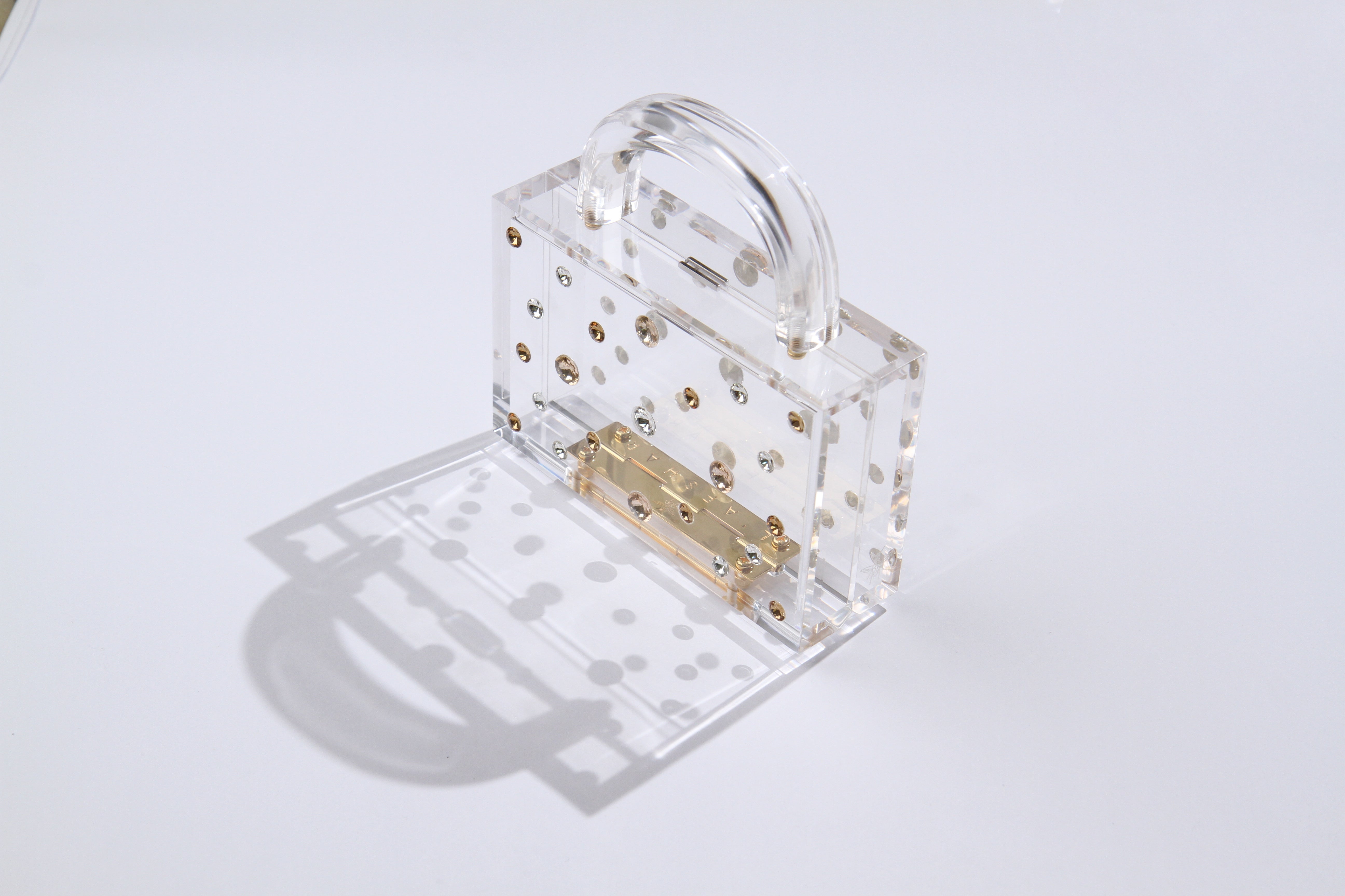 Leon w/ gold/crystal gems