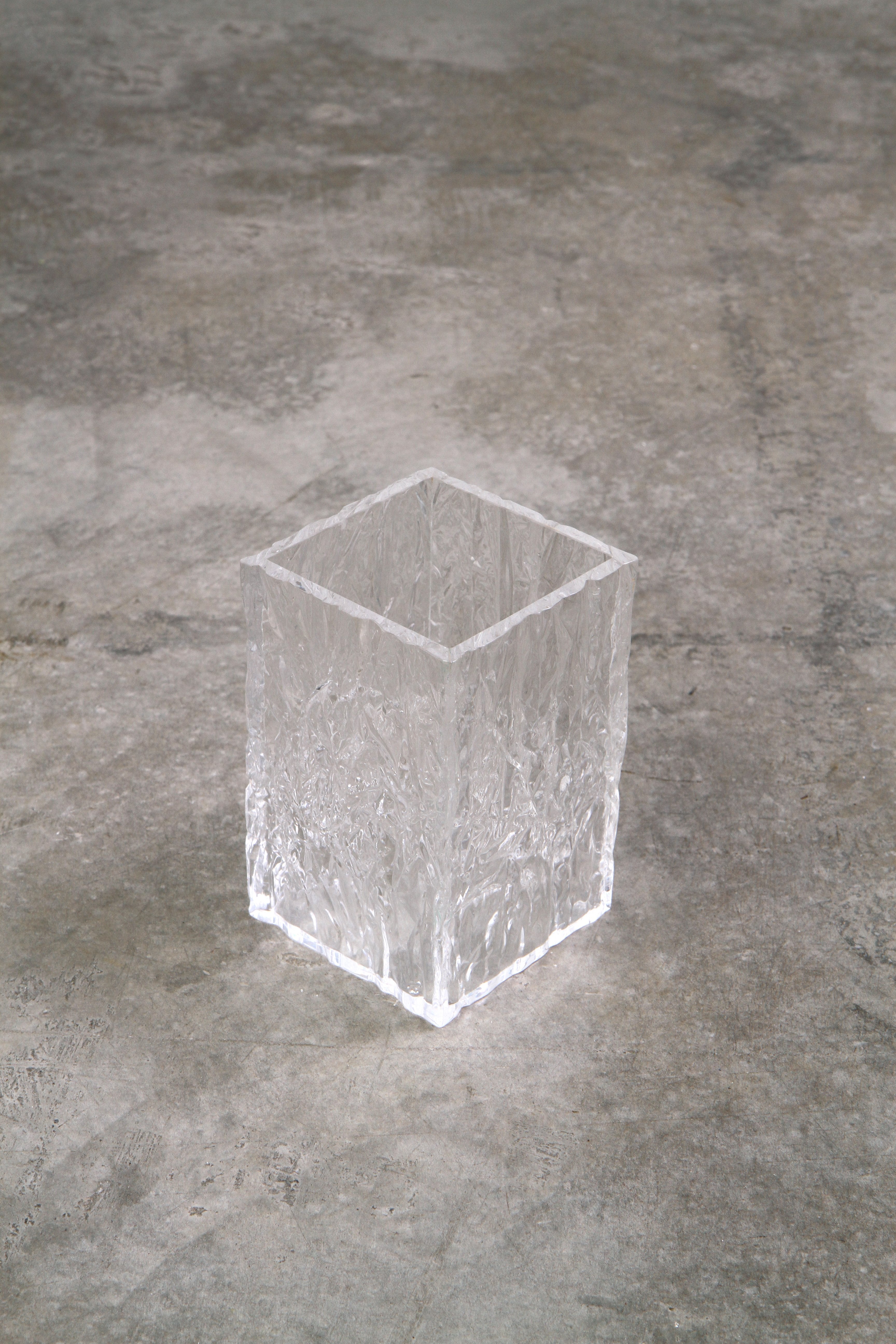 The CRUSHED ICE vase – L'AFSHAR